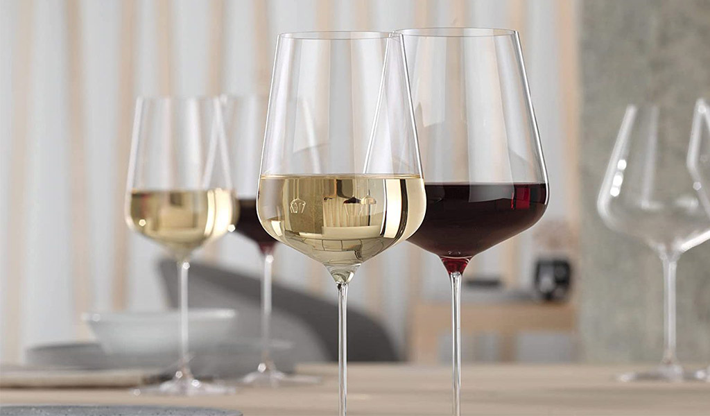 Как подавать вино